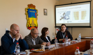 Експерти благодійного фонду "Здорові Рішення" Вікторія Тимошевська, Тетяна Гавриш і Михайло Довгопол під час зустрічі з громадою Баштанської ОТГ у рамках програми "Здорова Громада".